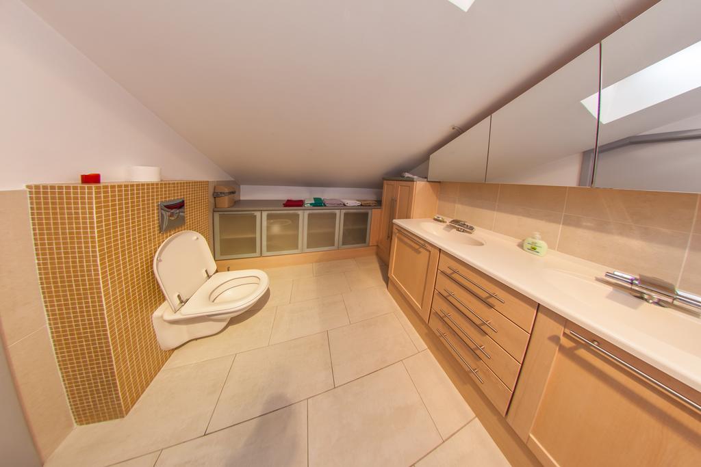 Mansard Apartment Antonovicha 4 Kiev Habitación foto