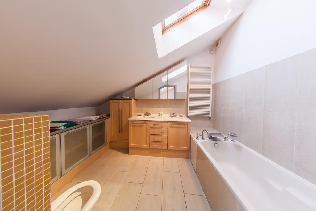 Mansard Apartment Antonovicha 4 Kiev Exterior foto