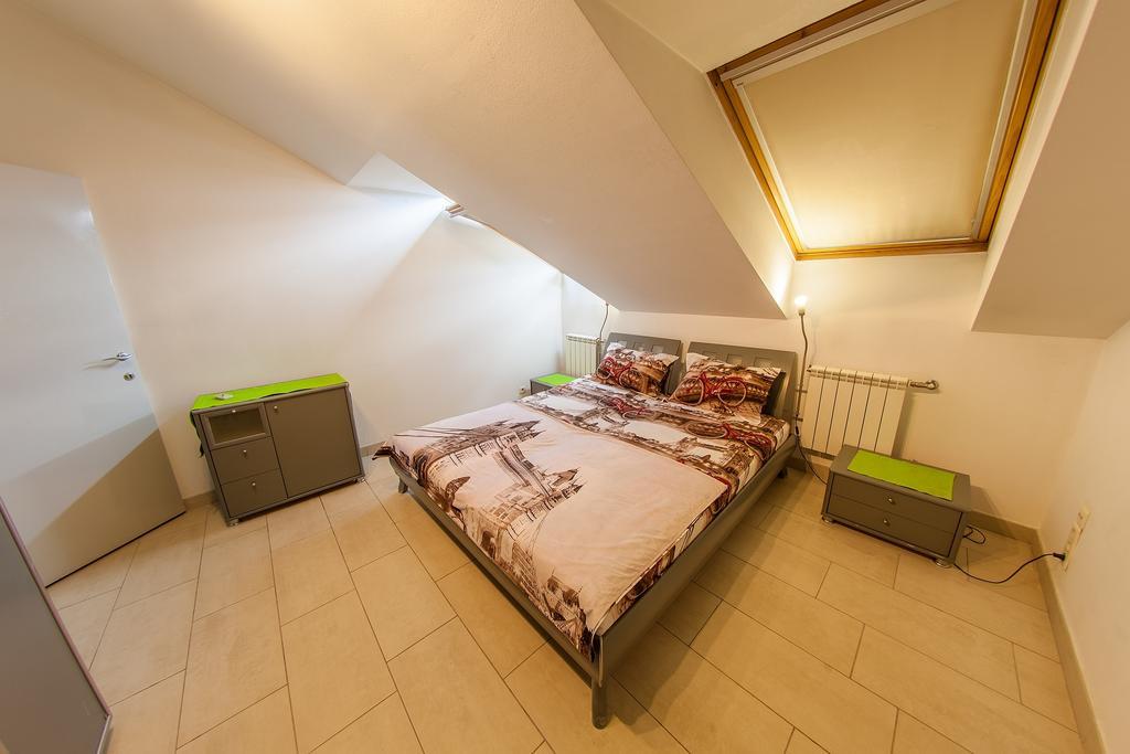 Mansard Apartment Antonovicha 4 Kiev Exterior foto