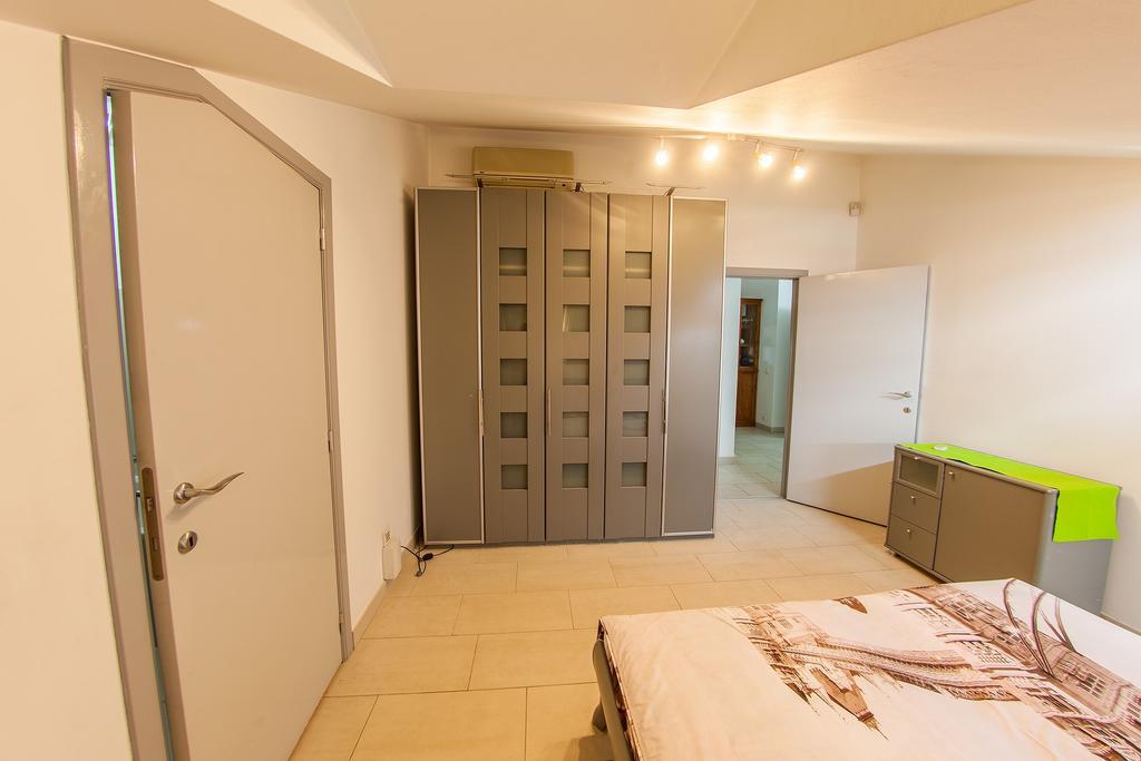 Mansard Apartment Antonovicha 4 Kiev Exterior foto